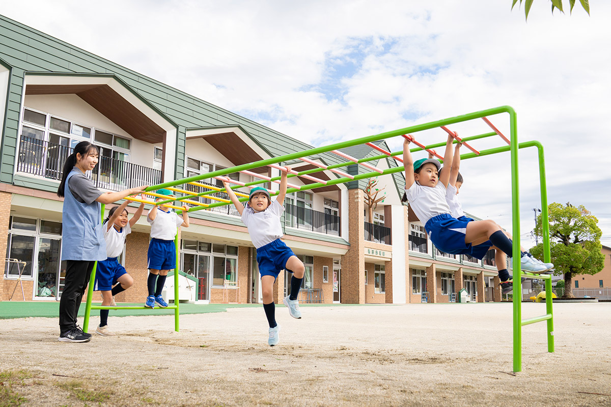 アスレチックが楽しめる滑り台